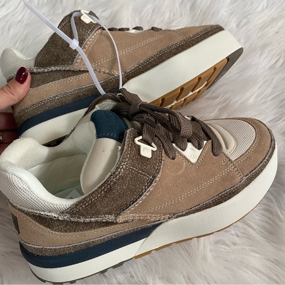 UGG Goldencrush Platform Sneaker Shoes | Size 8 - Picture 9 of 15